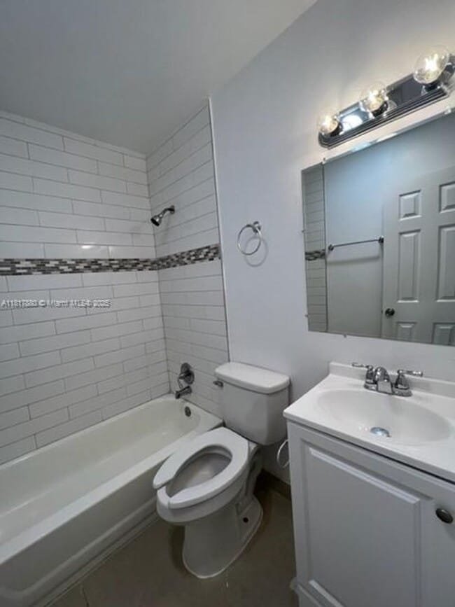 Building Photo - 939 Magnolia Dr