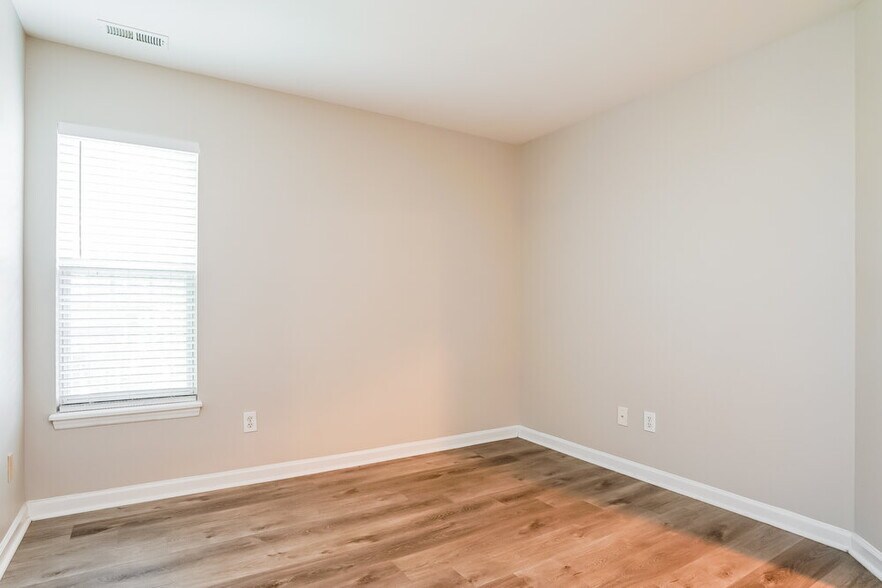 Building Photo - 9621 White Carriage Dr