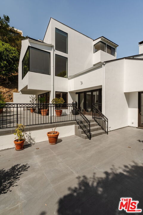 Building Photo - 1355 Bobolink Pl
