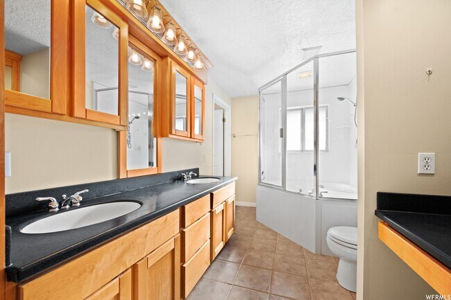 Building Photo - Beautiful home in Eden with amazing views from covered deck and 4 car garage