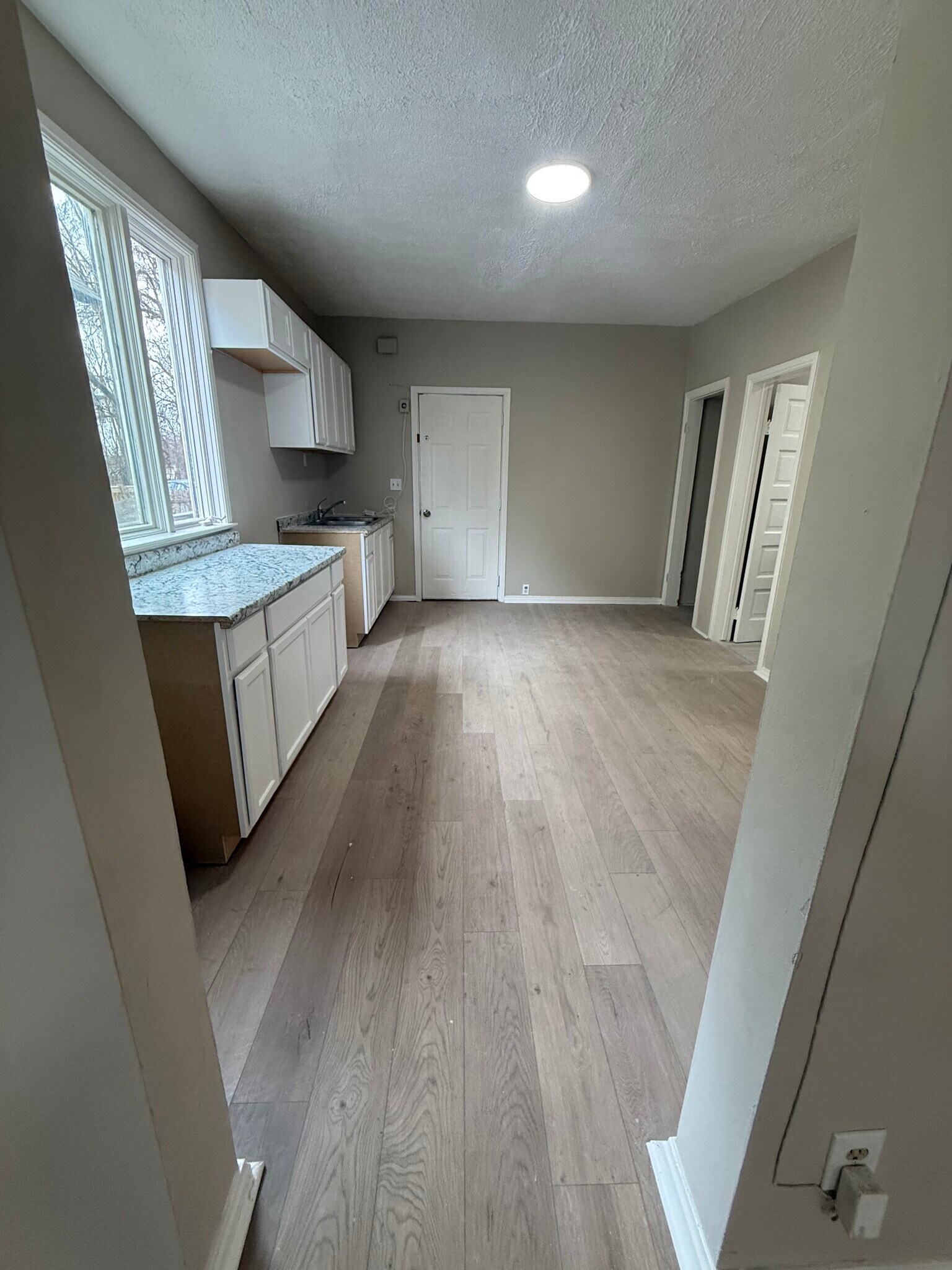 Building Photo - 6523 Lederer Ave