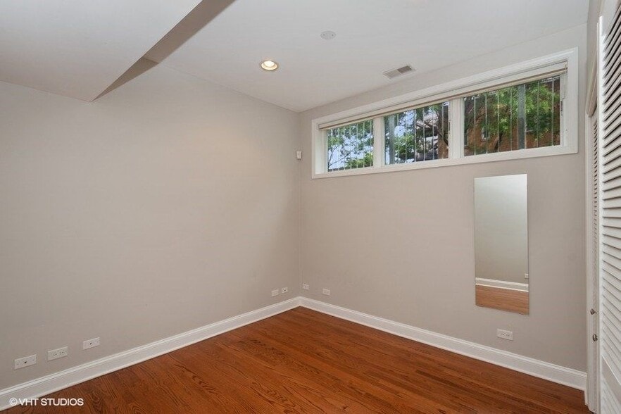 Building Photo - 1458 N Artesian Ave