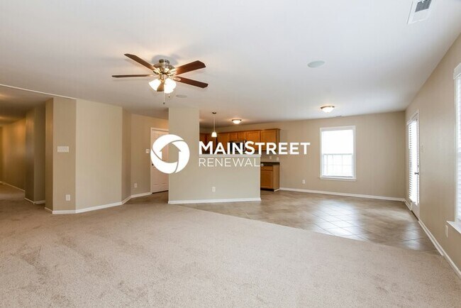 Building Photo - 4 Bedroom Pet-Friendly Home in Charlotte, NC with Main Street Renewal