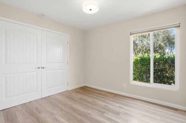 Building Photo - 8879 Hillery Dr