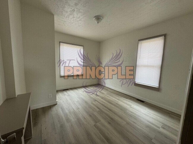 Building Photo - 2037 Whitman Ave