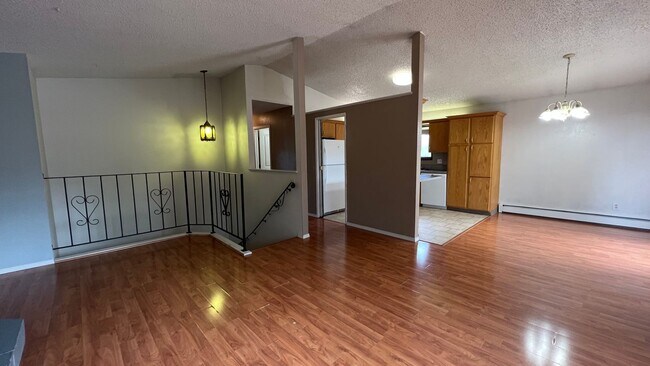 Building Photo - 403/405 Camelot Drive