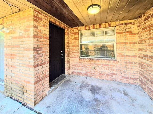 Building Photo - 3141 Bloomingdale Villas Ct