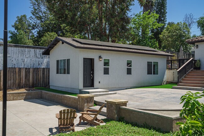 Building Photo - 9932 Sierra Madre Rd