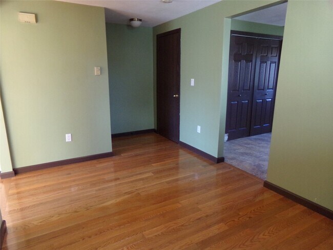 Building Photo - 900 Wallace St