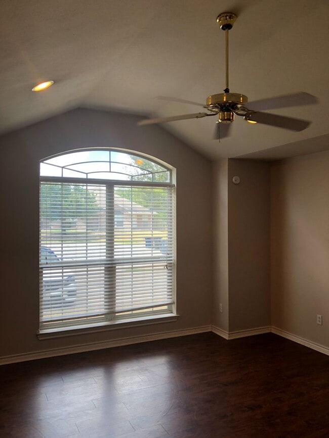 Building Photo - Spacious 3 Bedroom, 3 Bathroom Duplex in Steeplechase – Available for SUBLEASE August 4, 2025
