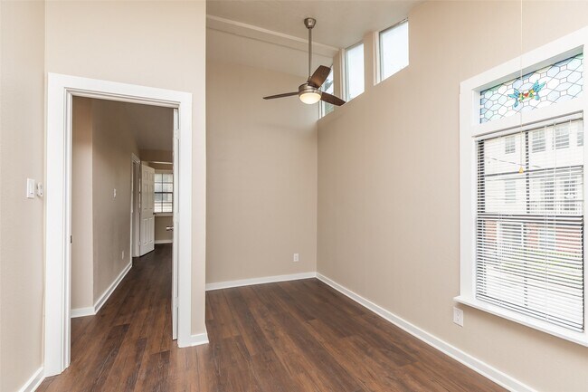 Building Photo - 1611 Oakdale St
