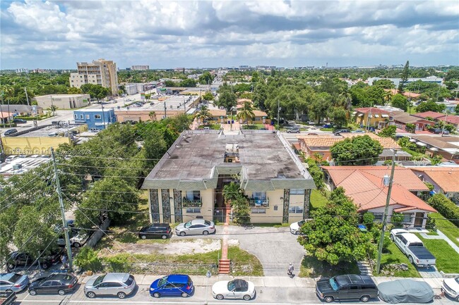 Building Photo - 720 NW 27th Ct
