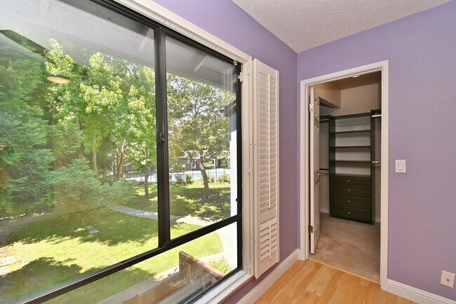 Building Photo - $3,540 / Bright & Spacious 3BR/ 2.5BA Town Home in Newark City