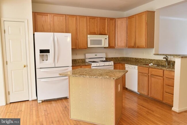 Building Photo - 2542 Banshire Dr