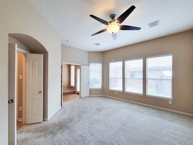 Building Photo - 206 Whispering Ridge Terrace