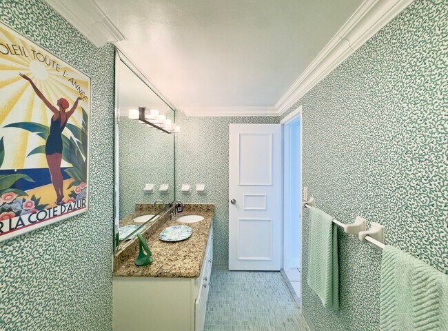 Building Photo - 2800 N Flagler Dr