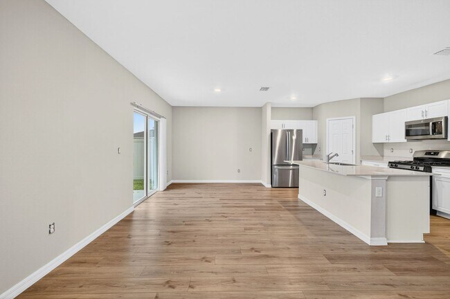 Building Photo - Brand New 4 Bed Now Available!