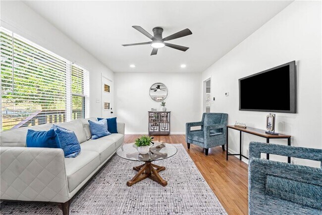 Building Photo - 801 N Evelyn Pl NW