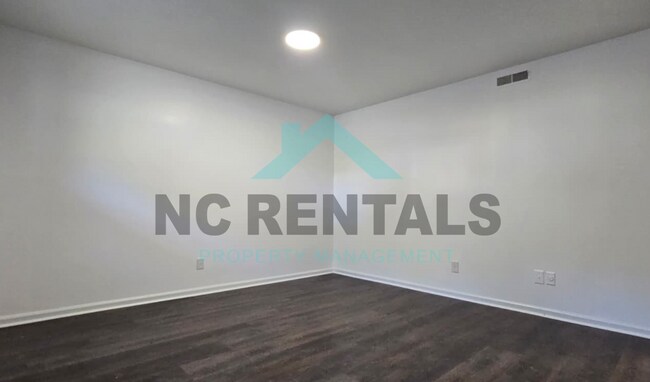 Building Photo - 2559 Green Oaks Ct SE