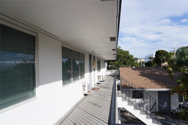 Building Photo - 749 SE 15th St