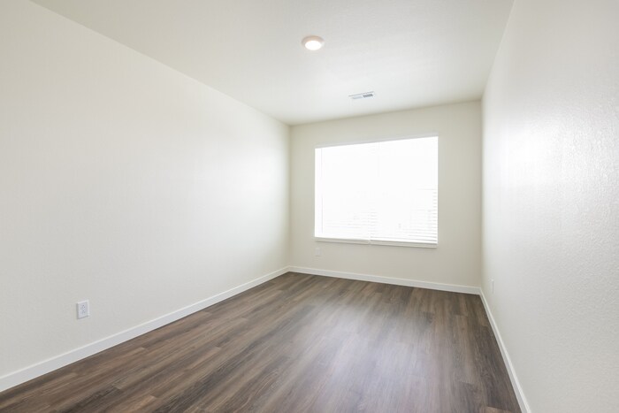 Building Photo - 13476 Oneida Ln