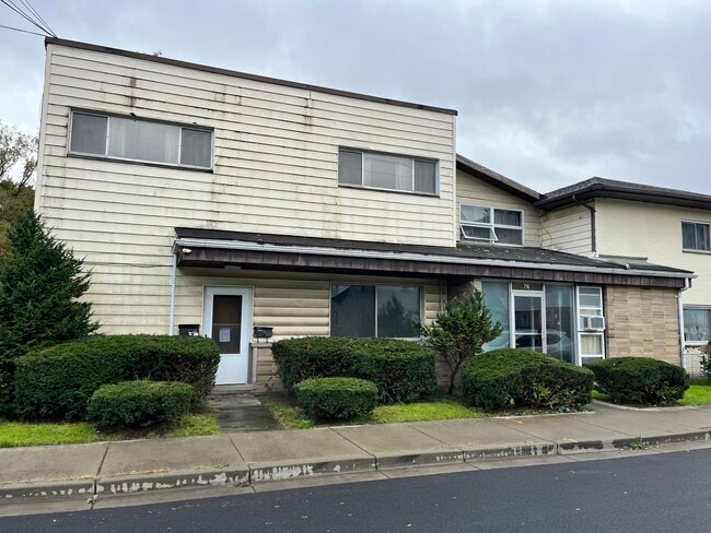 Building Photo - 74 Pratt Ave