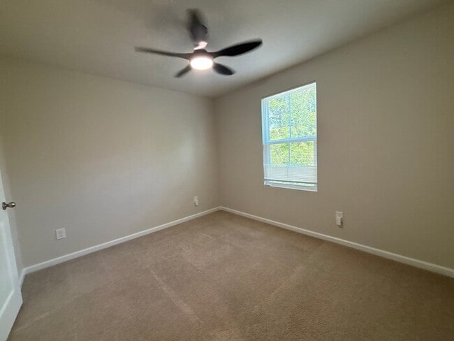 Building Photo - Spacious 5-Bedroom Home in Dillon Lakes