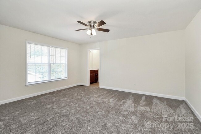 Building Photo - 1005 Rainbow Dr