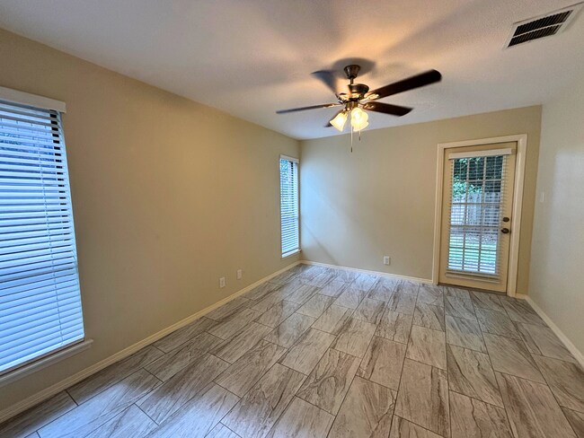 Building Photo - Move-In Special. ½ off the first full month's rent with a 12-month lease.