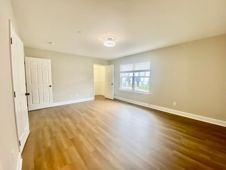 Building Photo - 1114 Maple Tree Ln