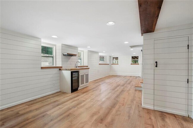 Building Photo - 2512 Brookwood Dr NE