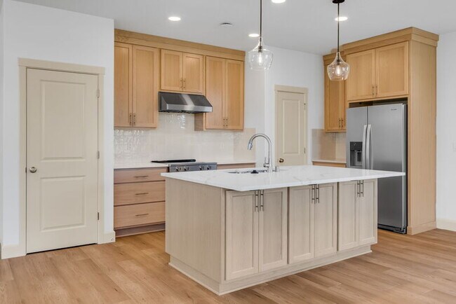 Building Photo - 2115 NW 17th Pl