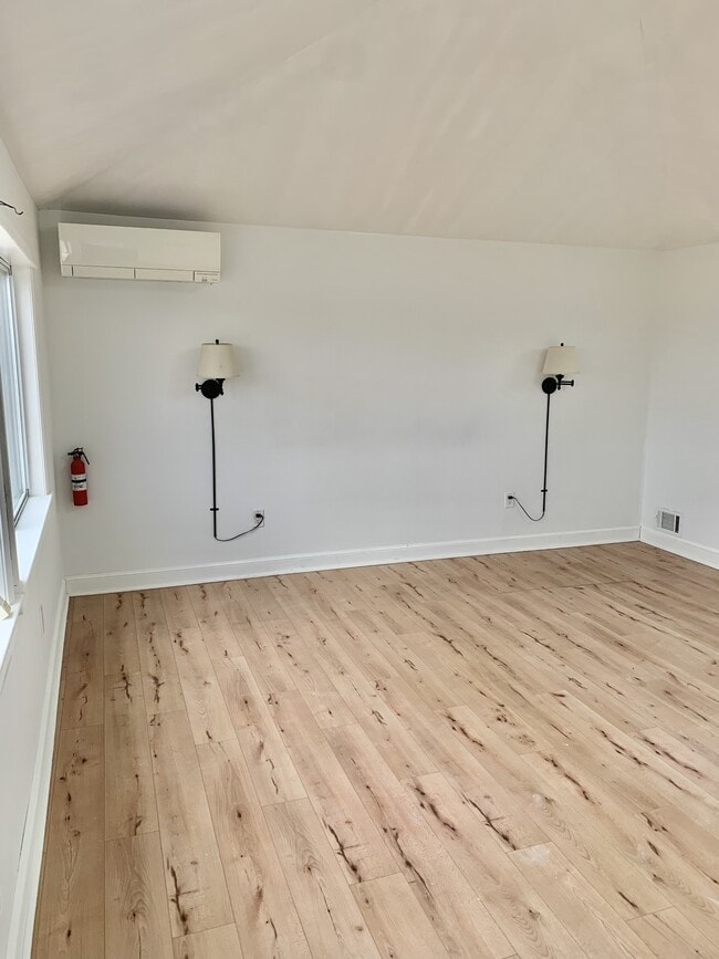 Building Photo - 756 Stream Rd