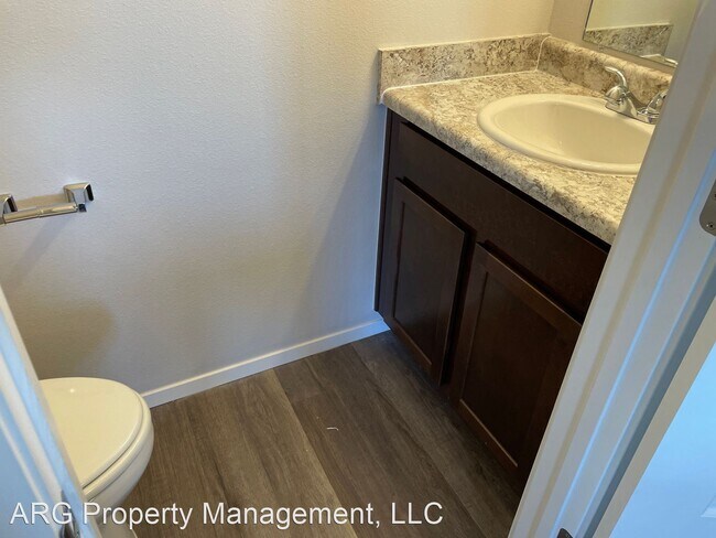 Building Photo - 3 br, 2.5 bath House - 3211 Red Tail Way