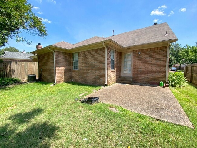 Building Photo - 3 bed, 2 bath in Lakeland near Stonebridge Golf Course