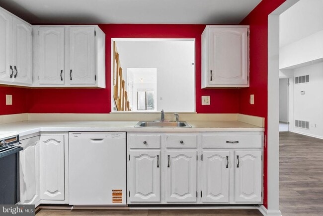 Building Photo - 707 Mountainview Dr