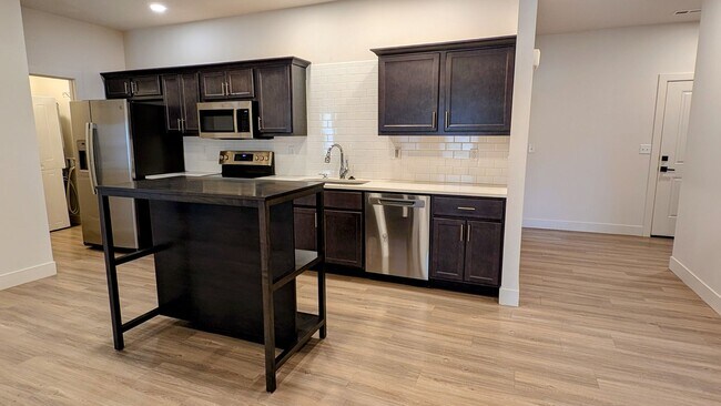 Building Photo - Reserve Mahomet 2bd/2Bath House