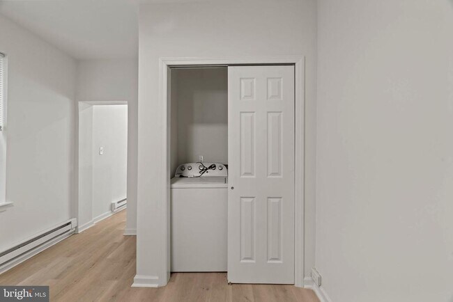 Building Photo - 19 W Seymour St