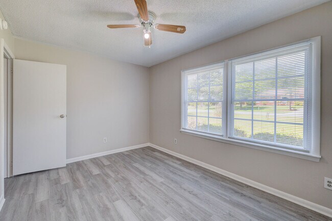 Building Photo - 213 El Ogden Dr