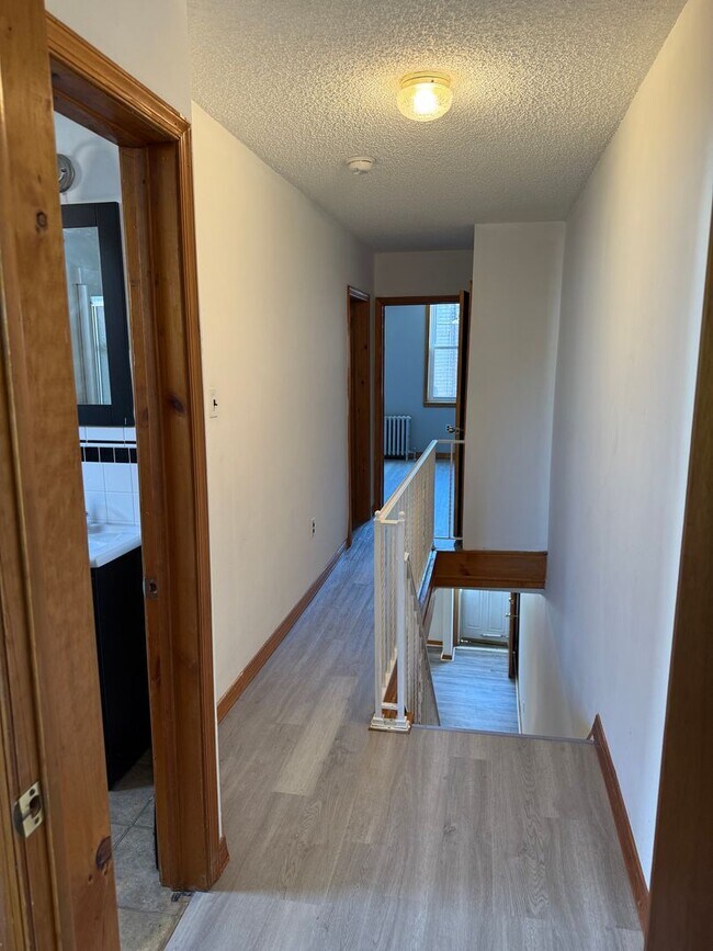 Building Photo - Charming 3-Bedroom Home in Port Richmond Available Now!