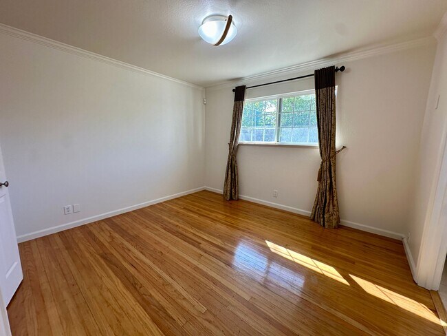 Building Photo - 1367 S Blaney Ave