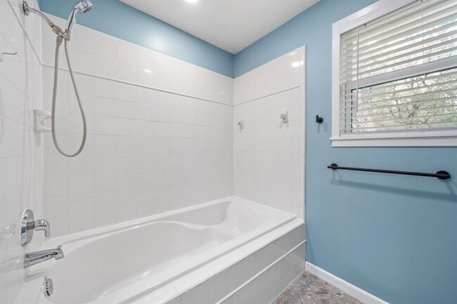 Building Photo - 2175 Park Rd