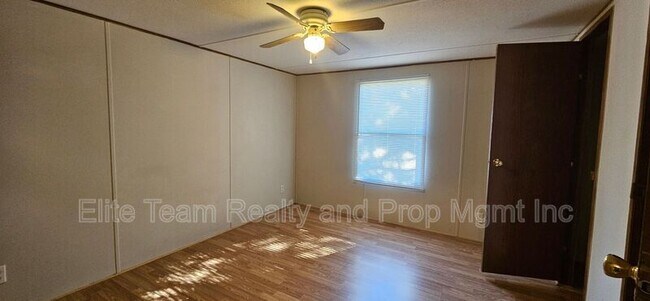 Building Photo - 3103 Cedarvale Rd