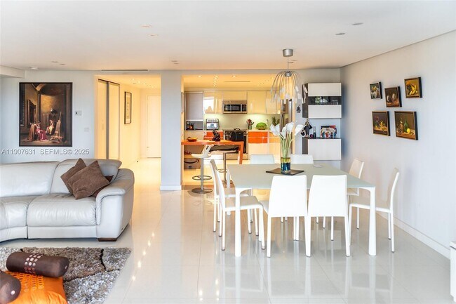 Building Photo - 8877 Collins Ave