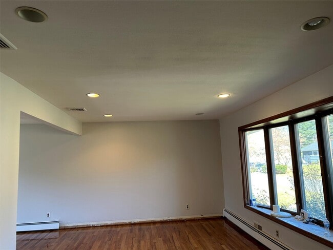 Building Photo - 8 Greene Rd