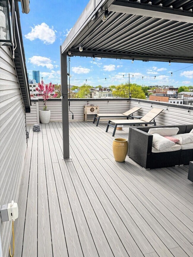 Building Photo - 192 Congress St