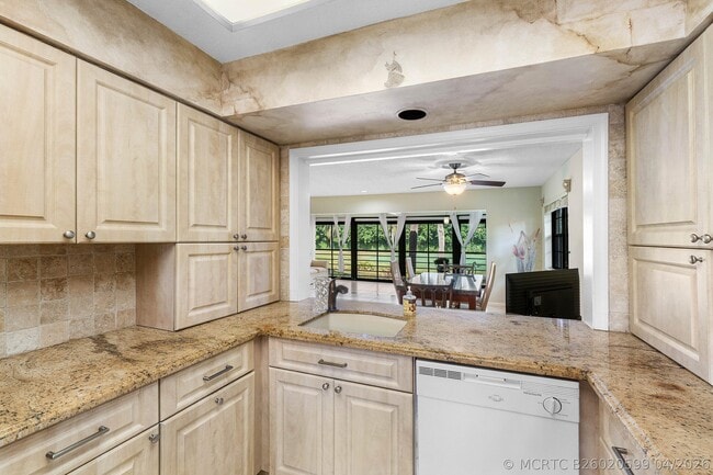 Building Photo - 6446 Aspen Glen Cir