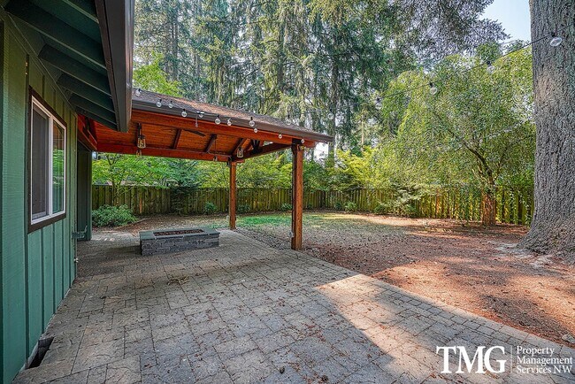 Building Photo - 3841 SE Madsen Ct