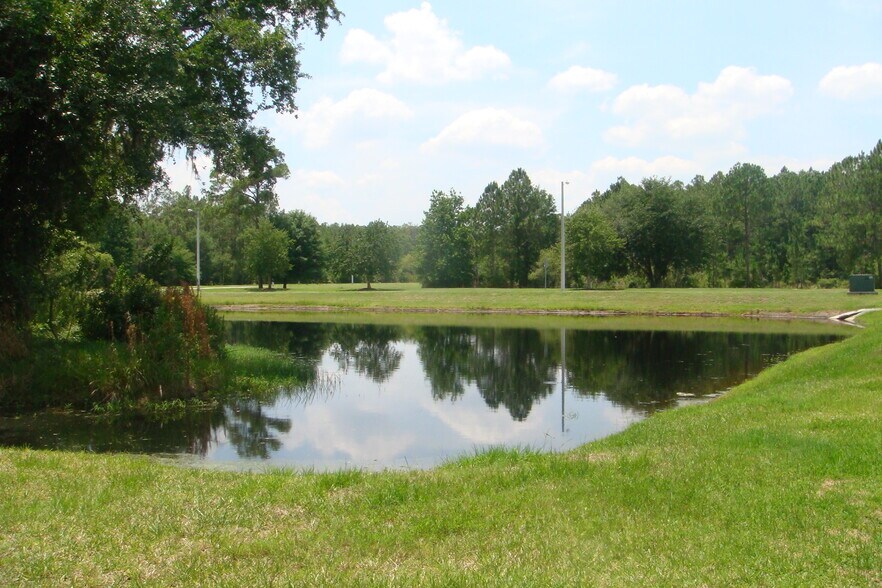 Building Photo - 16205 Enclave Village Dr