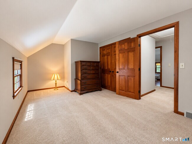 Building Photo - 9 Bobolink Ln